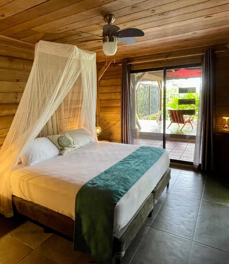 Eden Jungle Lodge Bocas Town Kültér fotó